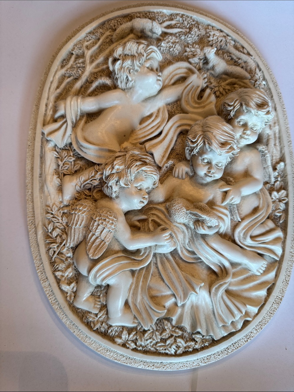Cherub Angel 3D Oval Vintage Wall Plaque in Antique White Wang’s International